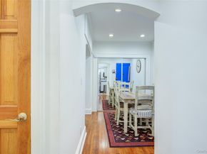 2 Town House Place 2H, Great Neck NY 11021