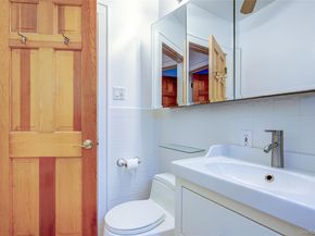 2 Town House Place 2H, Great Neck NY 11021