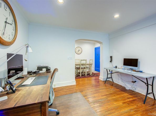 2 Town House Place 2H, Great Neck NY 11021