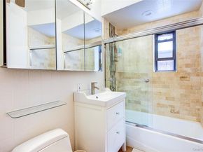 2 Town House Place 2H, Great Neck NY 11021