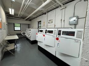 2 Town House Place 2H, Great Neck NY 11021