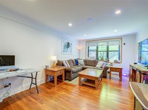 2 Town House Place 2H, Great Neck NY 11021