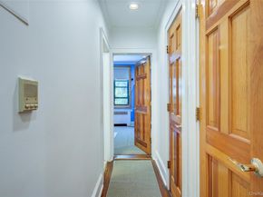 2 Town House Place 2H, Great Neck NY 11021