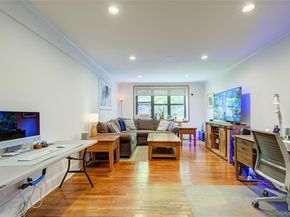 2 Town House Place 2H, Great Neck NY 11021