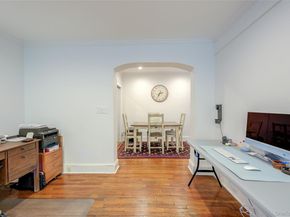 2 Town House Place 2H, Great Neck NY 11021