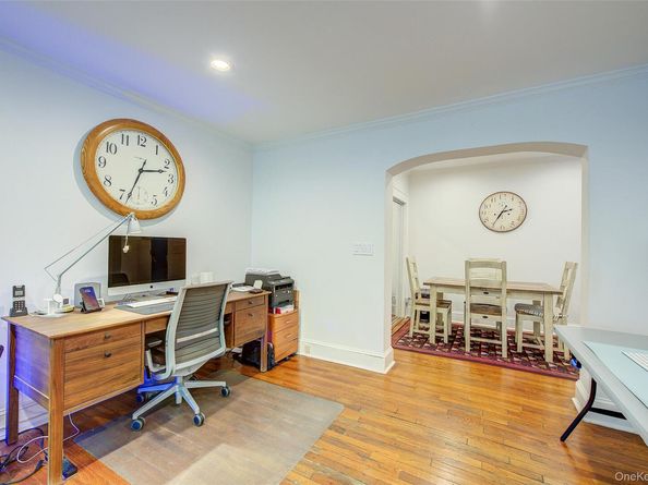 2 Town House Place 2H, Great Neck NY 11021