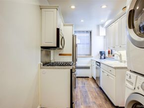 2 Town House Place 2H, Great Neck NY 11021