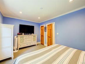 2 Town House Place 2H, Great Neck NY 11021