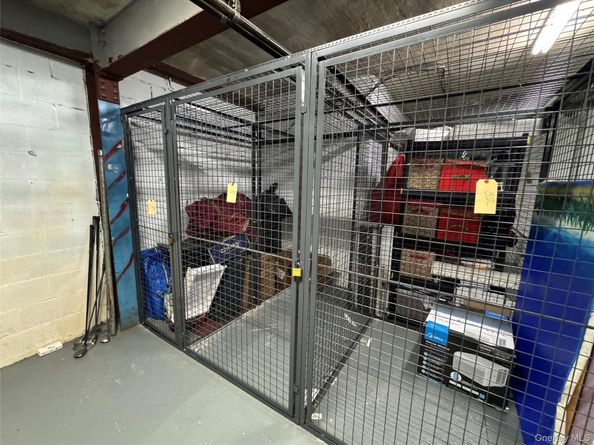 2 Town House Place 2H, Great Neck NY 11021