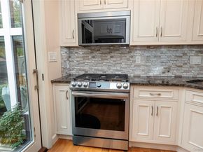 53 Glen Avenue, Flanders NY 11901