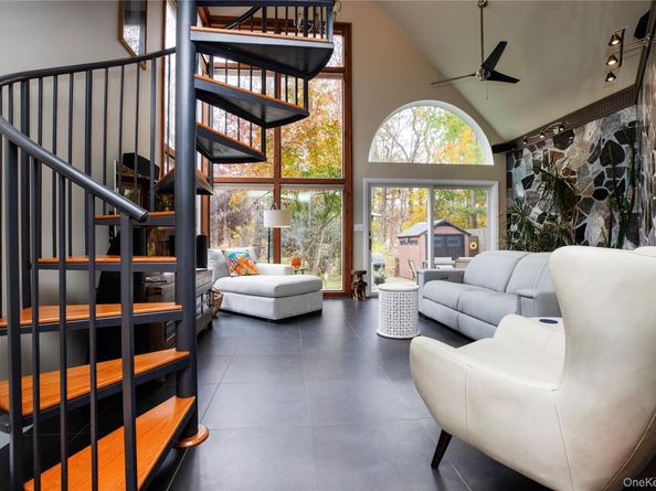 53 Glen Avenue, Flanders NY 11901