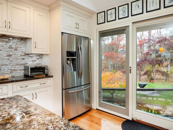 53 Glen Avenue, Flanders NY 11901