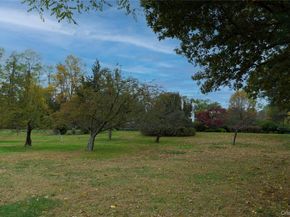 12 Briarwood Court, Head Of The Harbor NY 11780