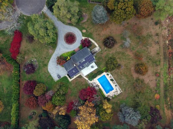 12 Briarwood Court, Head Of The Harbor NY 11780