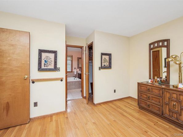 12 Briarwood Court, Head Of The Harbor NY 11780