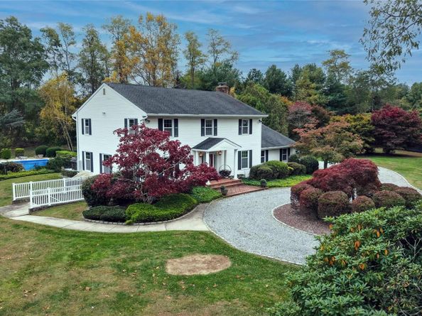 12 Briarwood Court, Head Of The Harbor NY 11780