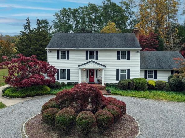 12 Briarwood Court, Head Of The Harbor NY 11780