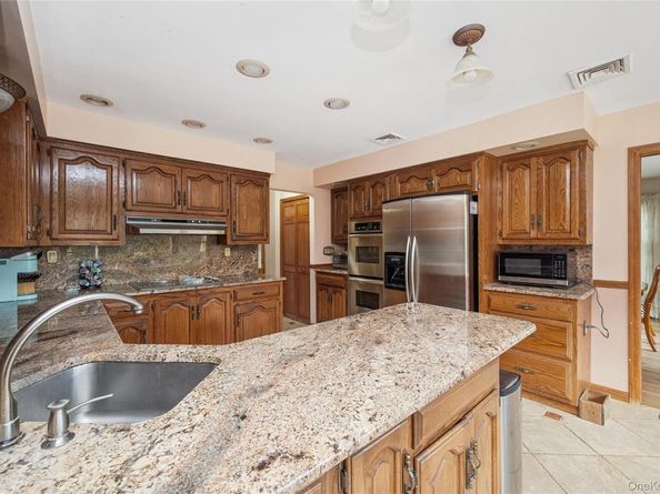 12 Briarwood Court, Head Of The Harbor NY 11780