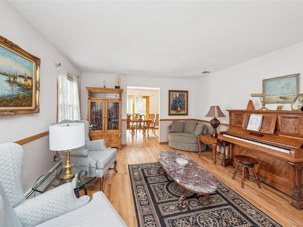 12 Briarwood Court, Head Of The Harbor NY 11780