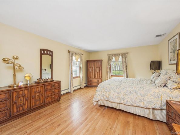 12 Briarwood Court, Head Of The Harbor NY 11780