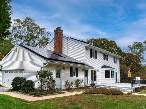 12 Briarwood Court, Head Of The Harbor NY 11780