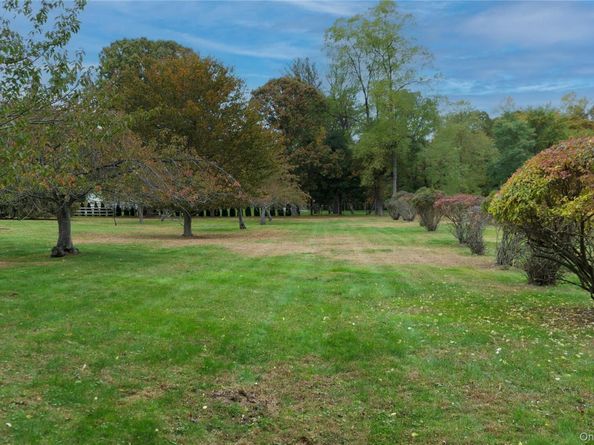 12 Briarwood Court, Head Of The Harbor NY 11780