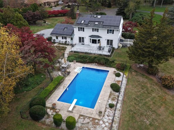 12 Briarwood Court, Head Of The Harbor NY 11780