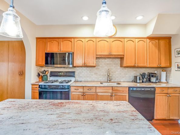 64-67 83rd Street, Middle Village NY 11379