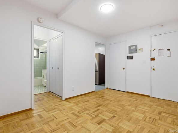 21-85 34th Avenue 2D, Astoria NY 11106