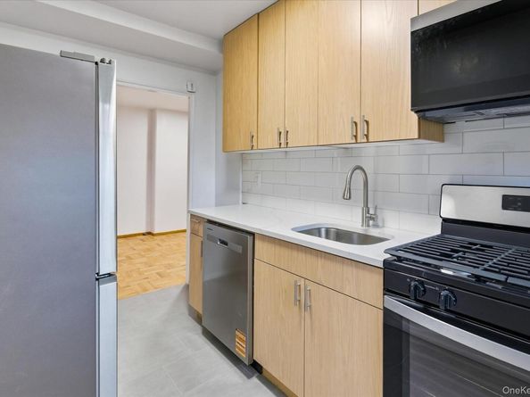 21-85 34th Avenue 2D, Astoria NY 11106