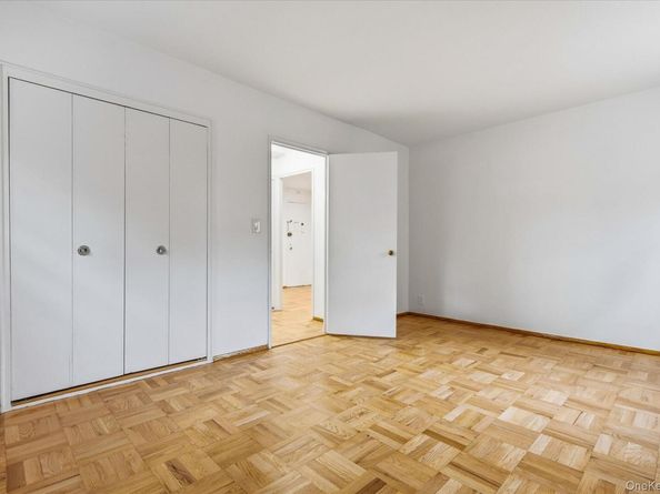 21-85 34th Avenue 2D, Astoria NY 11106