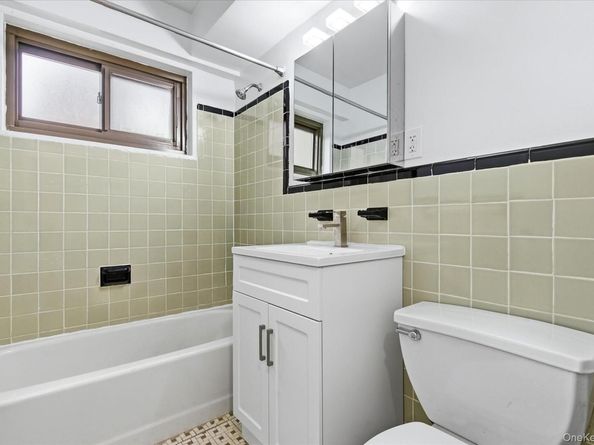 21-85 34th Avenue 2D, Astoria NY 11106