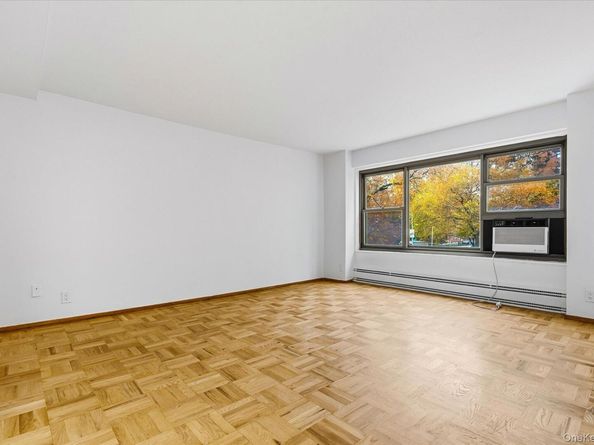 21-85 34th Avenue 2D, Astoria NY 11106