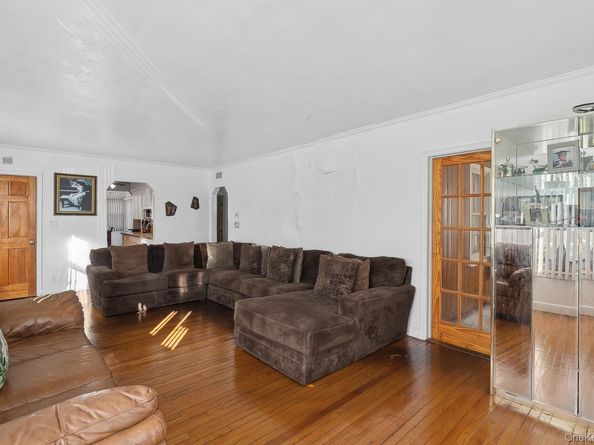 45 Ella Street, Valley Stream NY 11580