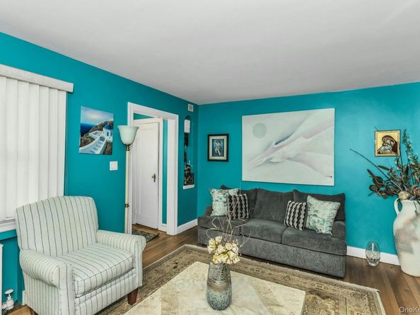 33 Cleveland Street, Valley Stream NY 11580