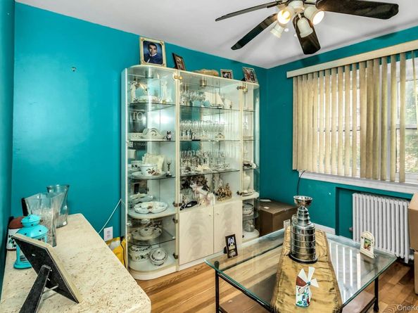 33 Cleveland Street, Valley Stream NY 11580