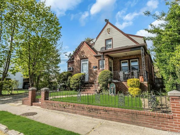 33 Cleveland Street, Valley Stream NY 11580