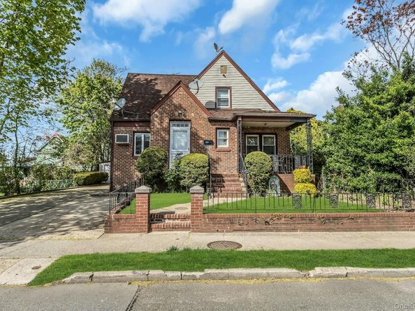 33 Cleveland Street, Valley Stream NY 11580