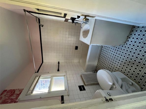 33 Cleveland Street, Valley Stream NY 11580