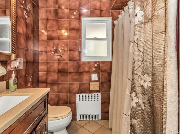 33 Cleveland Street, Valley Stream NY 11580