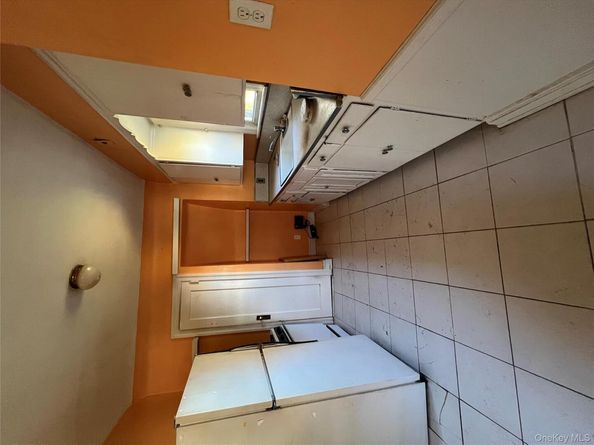 33 Cleveland Street, Valley Stream NY 11580