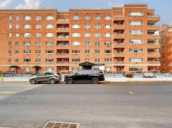 80 E Hartsdale Avenue