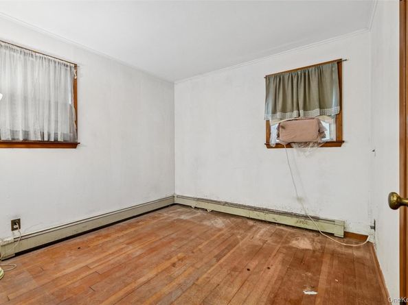 4 Windus Drive, Shirley NY 11967