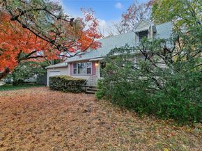 4 Windus Drive, Shirley NY 11967