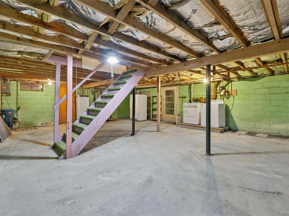 4 Windus Drive, Shirley NY 11967