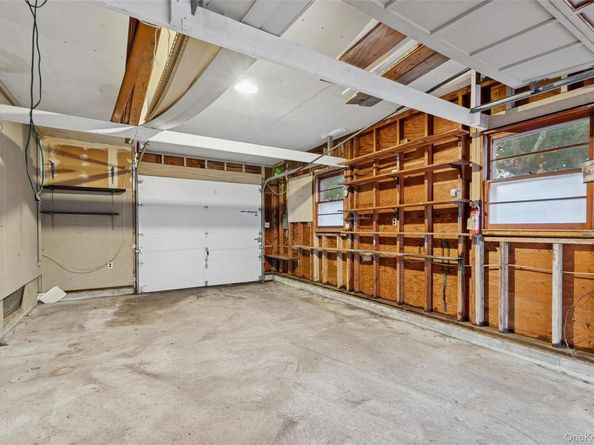 4 Windus Drive, Shirley NY 11967