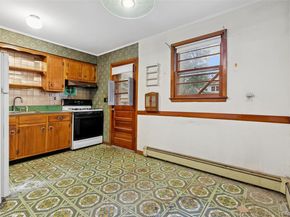 4 Windus Drive, Shirley NY 11967