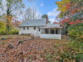 4 Windus Drive, Shirley NY 11967