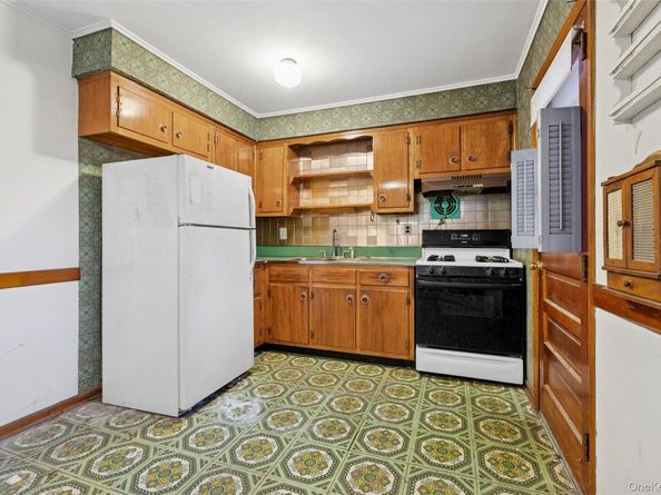 4 Windus Drive, Shirley NY 11967