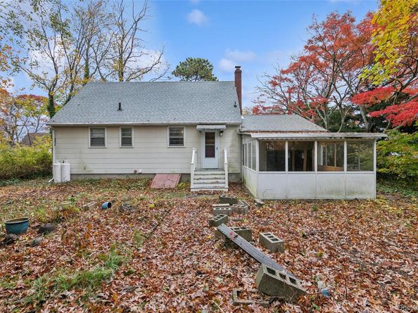 4 Windus Drive, Shirley NY 11967